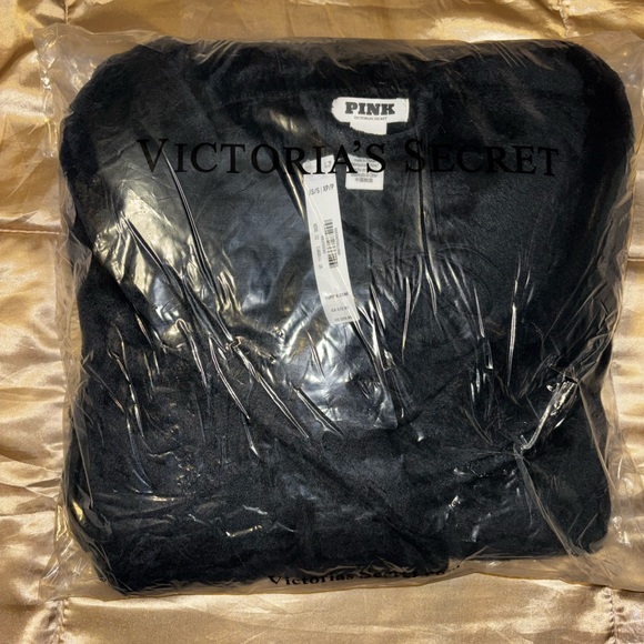 🐸Victoria's Secret PINK Black Cozy Robe - Picture 6 of 7